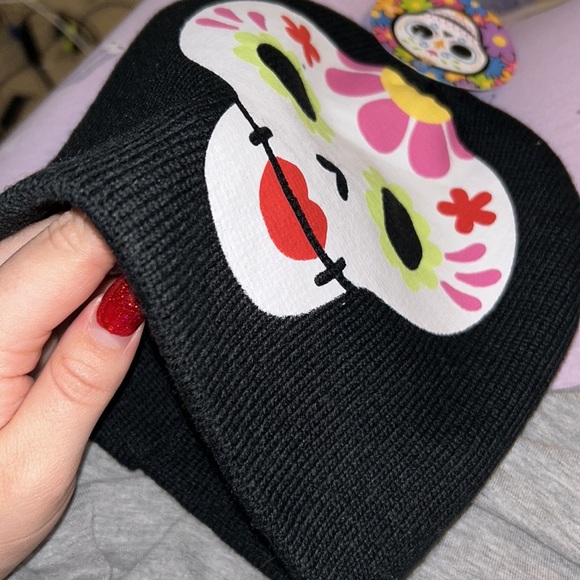 HAT BUNDLE LOT GIRLS - HELLO KITTY, CHEETAH, WINTER, SKULL, BUCKET - Picture 9 of 9